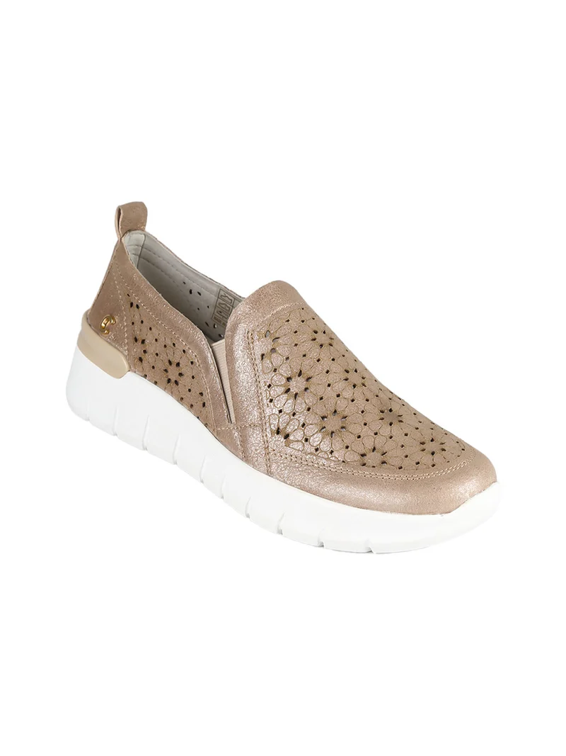 Mocassini in pelle traforata da donna con zeppa - beige