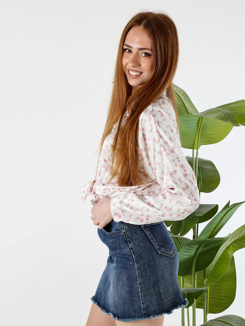 Camicia da donna a maniche lunghe con stampa floreale - bianco