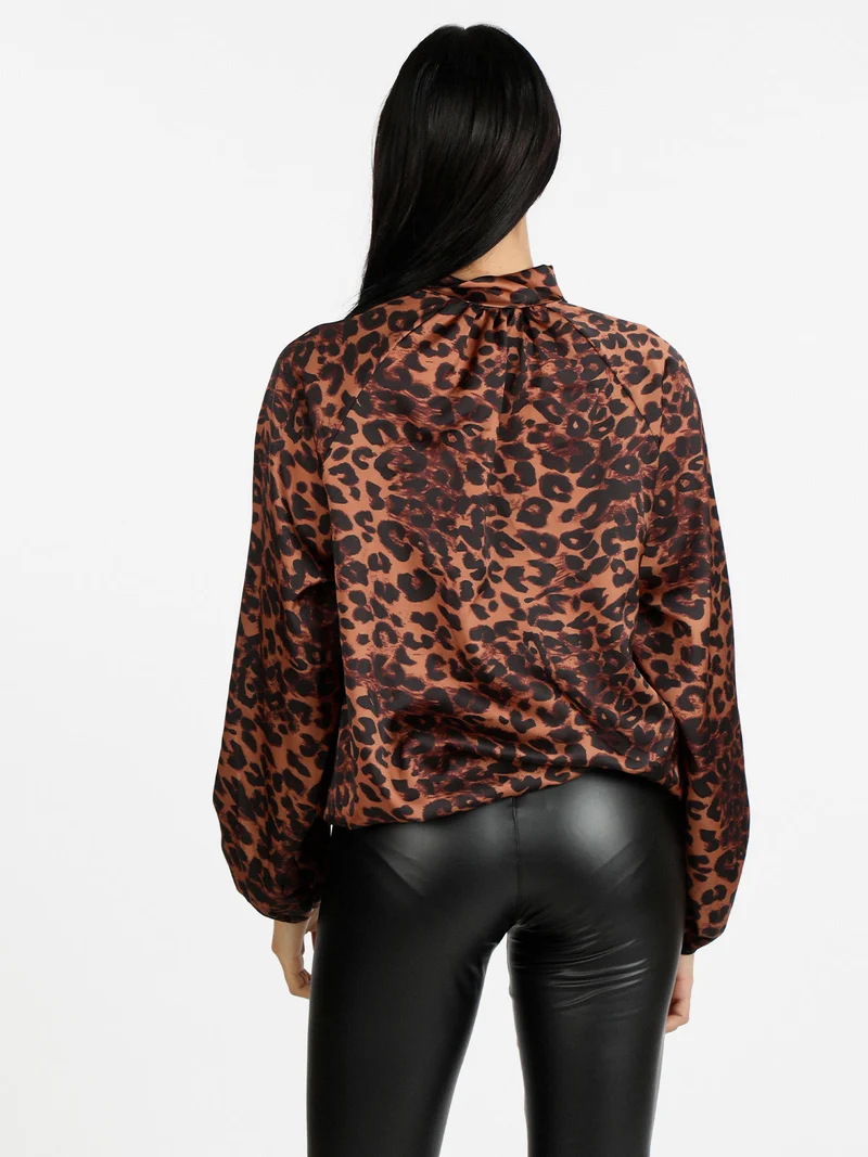 Camicetta donna animalier accollata - marrone