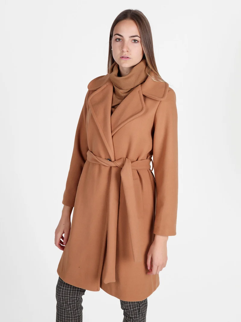 Cappotto donna con cintura e bottoni a doppiopetto - cammello
