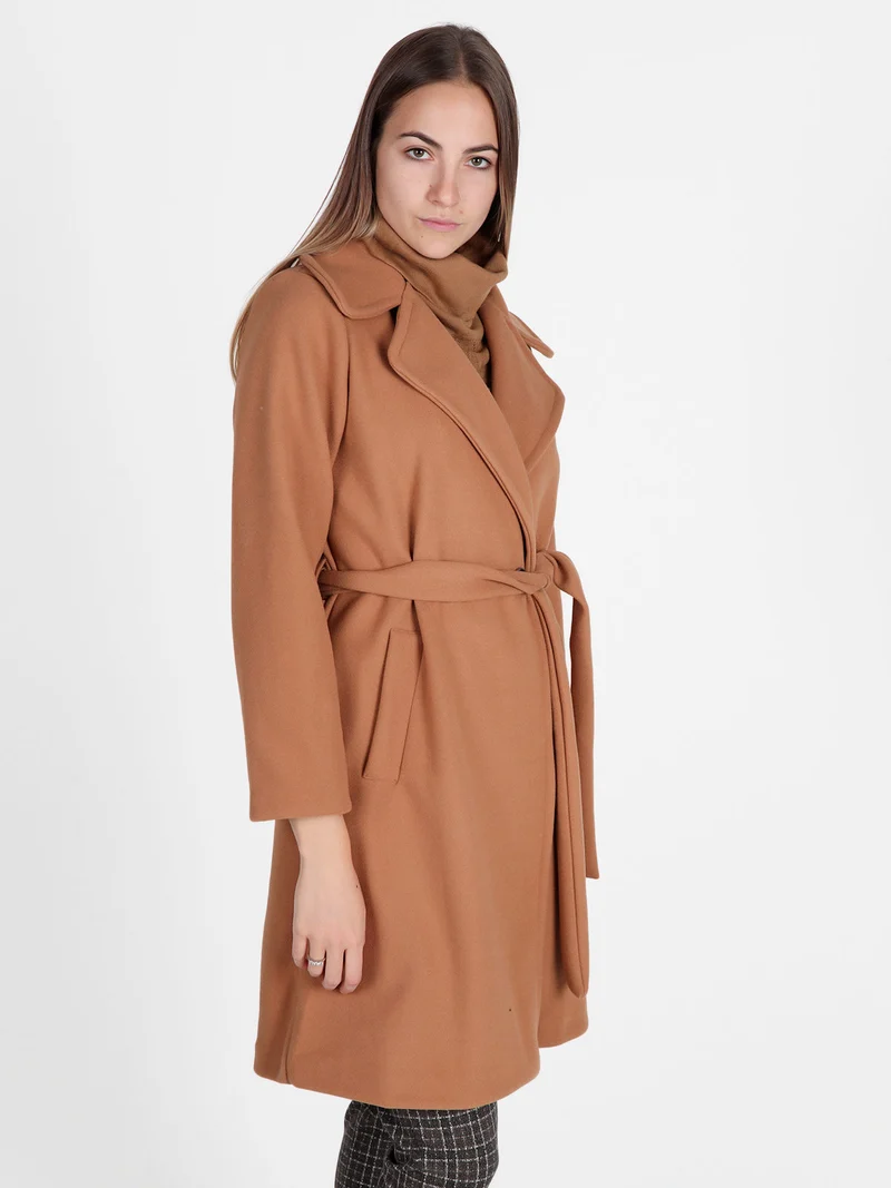 Cappotto donna con cintura e bottoni a doppiopetto - cammello