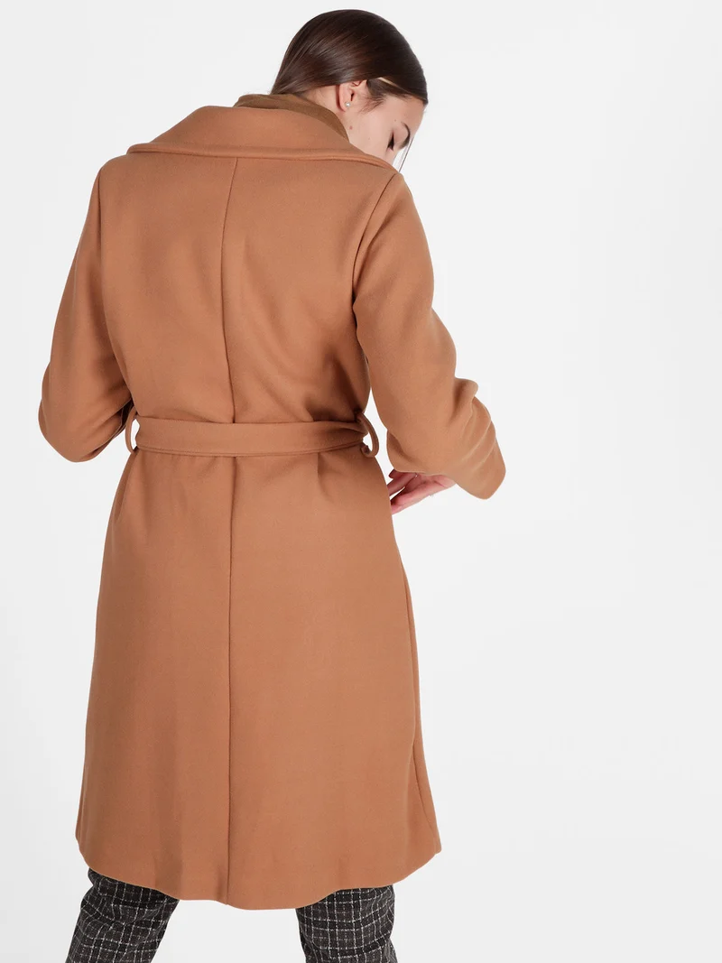 Cappotto donna con cintura e bottoni a doppiopetto - cammello