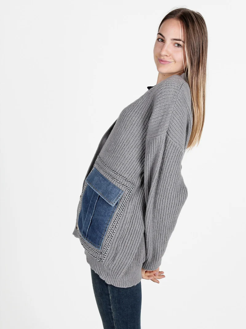 Cardigan donna ovesize in maglia con tasche in jeans - grigio