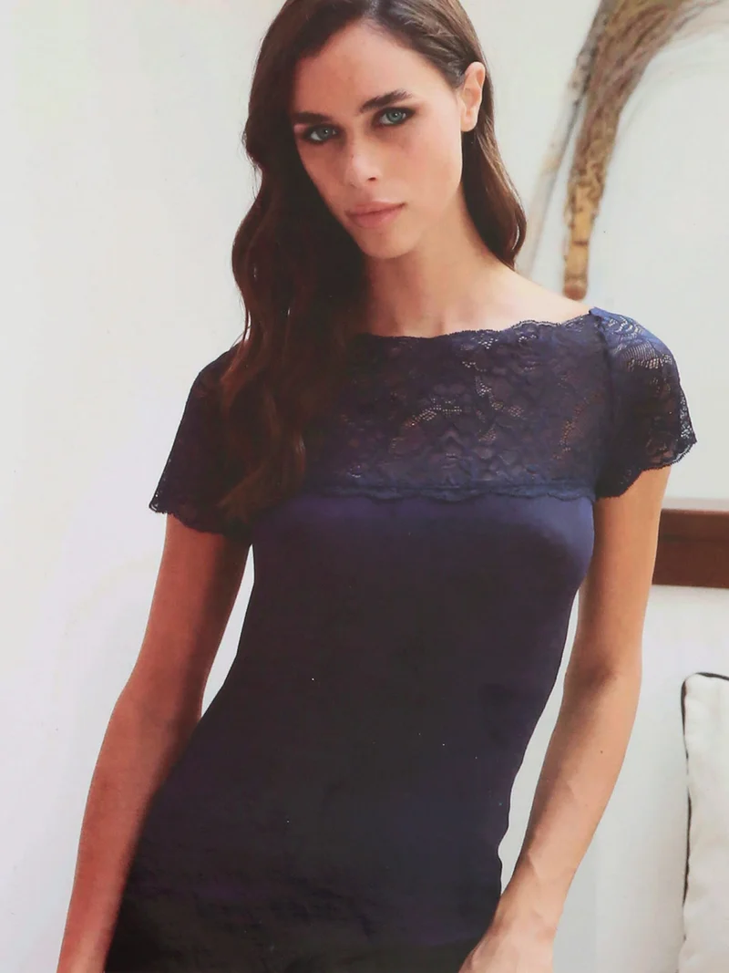 Maglia donna a maniche corte con scollo a barca in pizzo - blu scuro