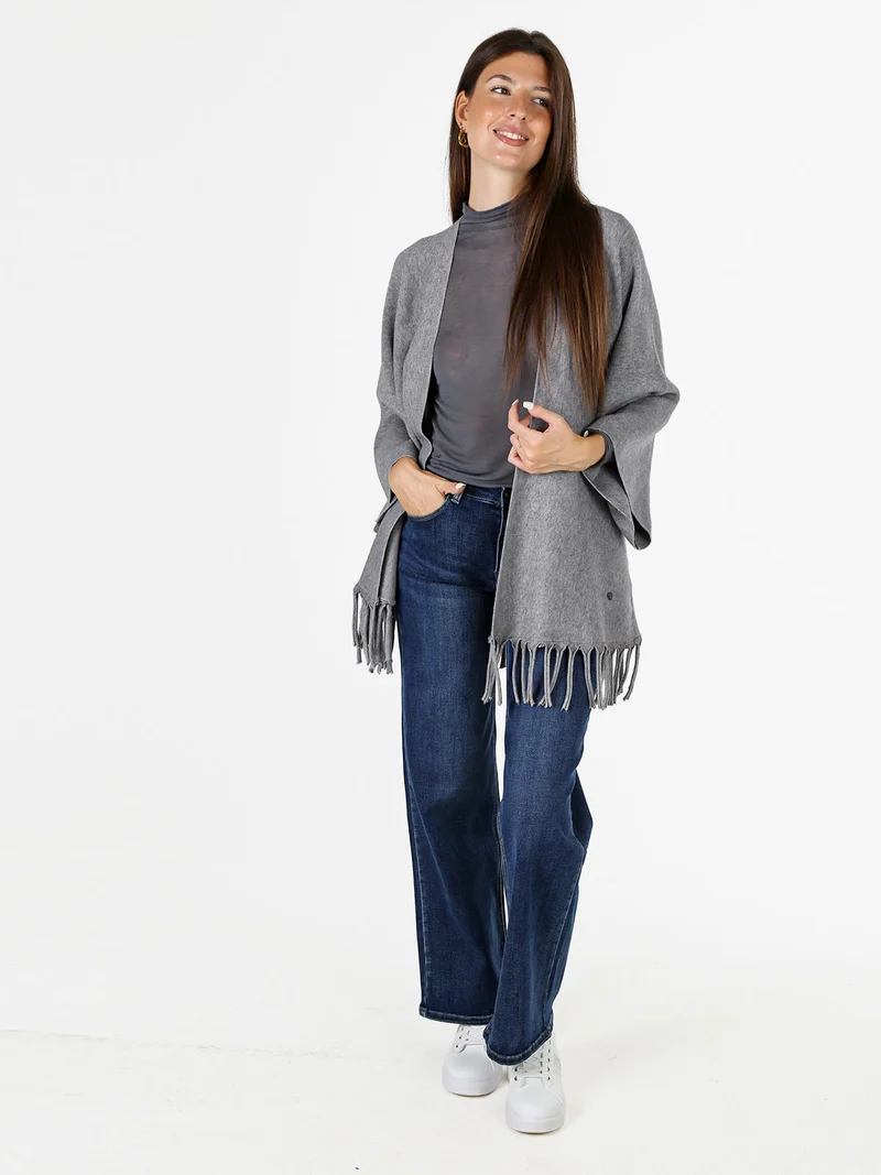 Cardigan aperto da donna in maglia con maniche a campana e frange sul fondo - grigio
