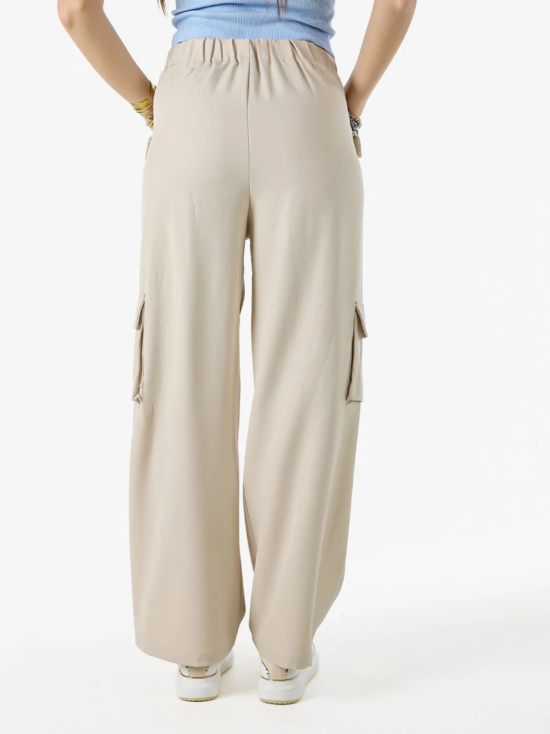Pantaloni cargo da donna a gamba larga - beige