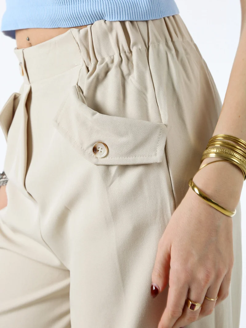 Pantaloni cargo da donna a gamba larga - beige