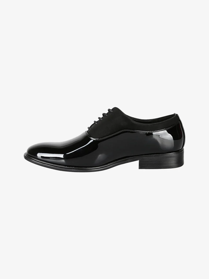 Scarpe stringate da uomo in vernice - nero