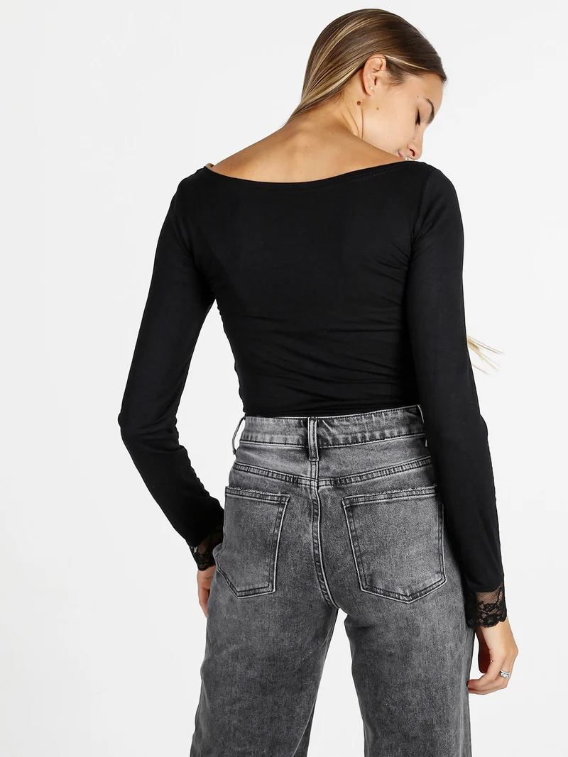 T-shirt donna a maniche lunghe con doppio scollo e dettagli in pizzo - nero
