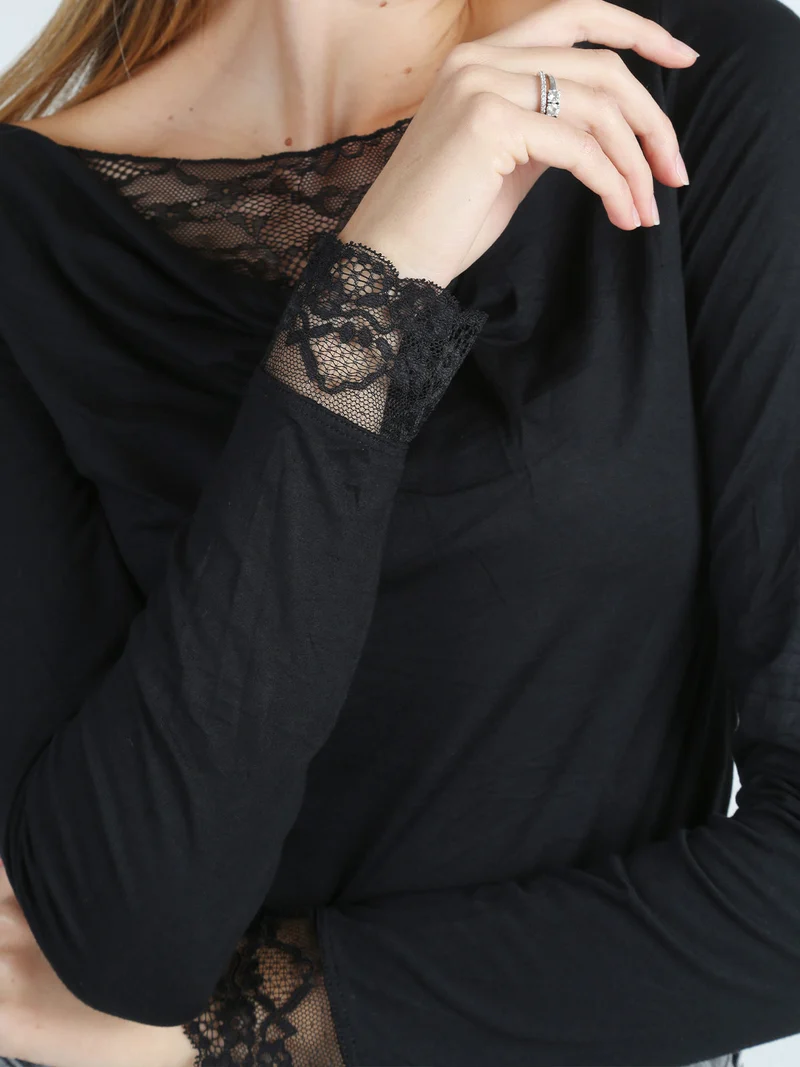 T-shirt donna a maniche lunghe con doppio scollo e dettagli in pizzo - nero