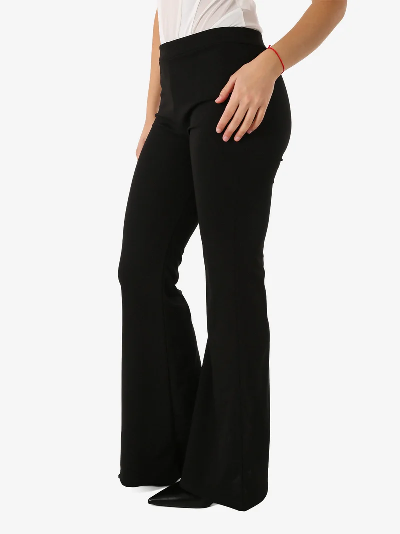 Pantaloni eleganti da donna con finale a zampa - nero