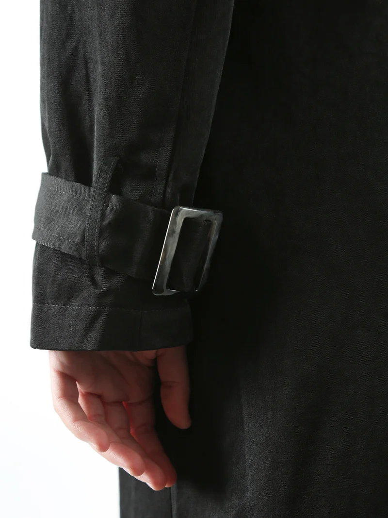Trench lungo da donna a doppiopetto con bottoni - nero