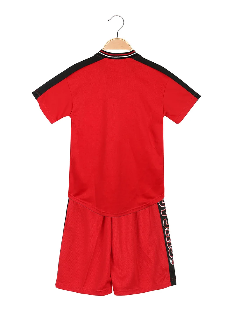 Completo da bambino sportivo con t-shirt con bottoni e bermuda - rosso