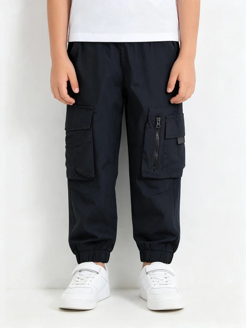 Pantaloni da bambino in cotone con tasconi e polsini - blu scuro