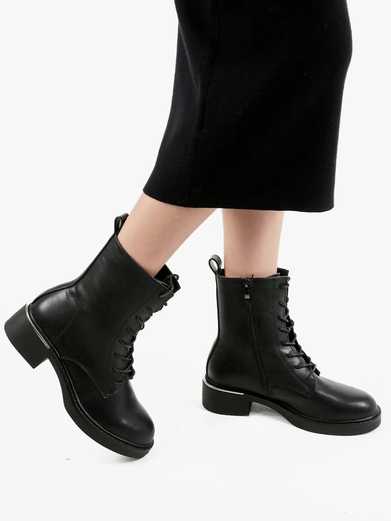 Anfibi donna stringati con zip - nero