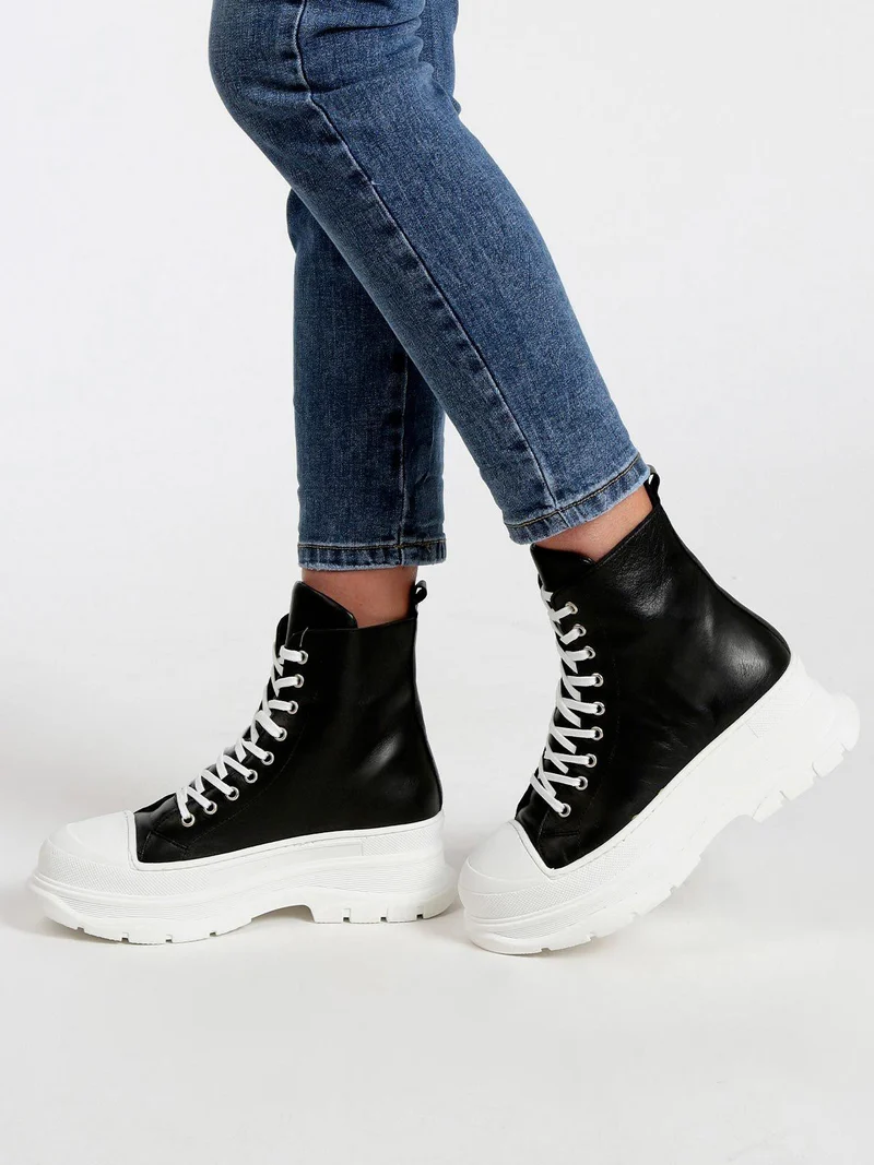 Genny Sneakers alta in pelle con platform - nero