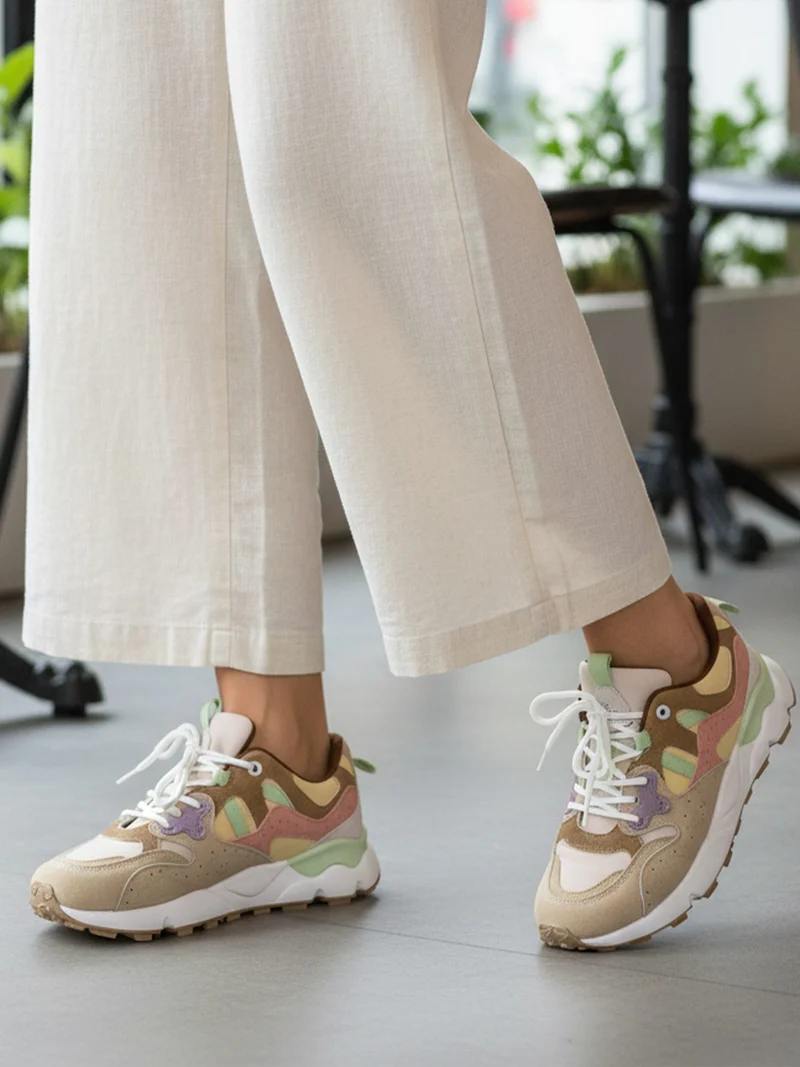 Sneakers stringate da donna - beige