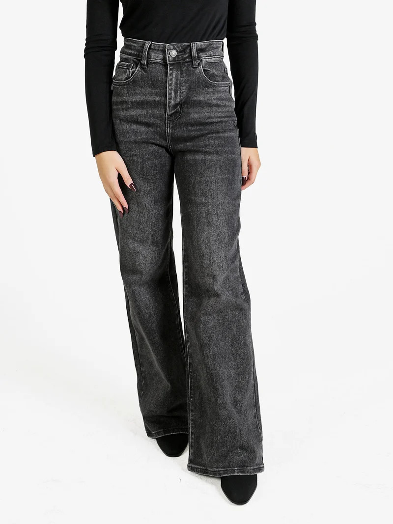 Jeans donna a vita alta con finale a zampa - nero