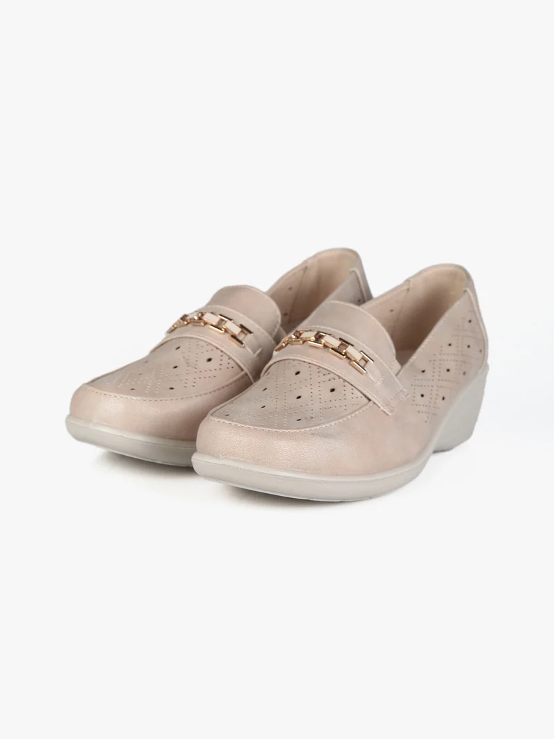 Mocassini con fibbia e zeppa da donna - beige