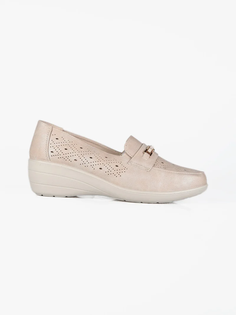 Mocassini con fibbia e zeppa da donna - beige