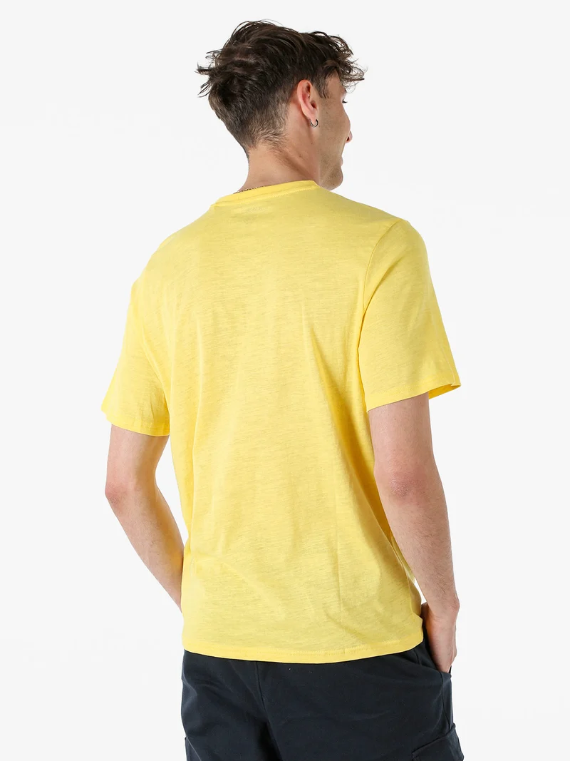 T-shirt in cotone da uomo con taschino - giallo