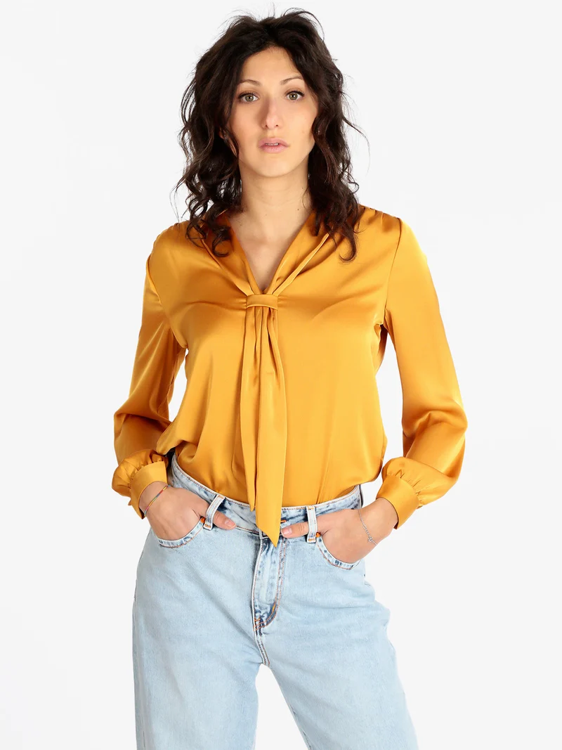 Blusa donna in raso con cravatta - senape