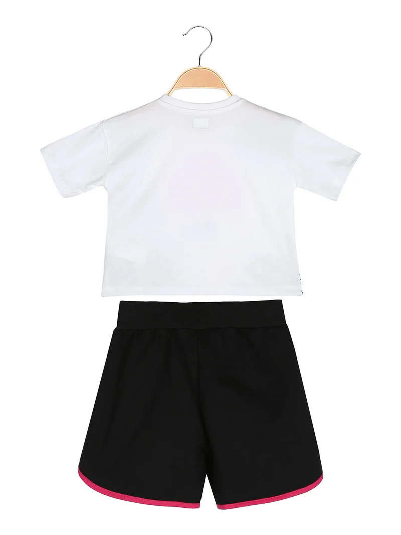 Completo corto da bambina con t-shirt cropped e shorts - bianco