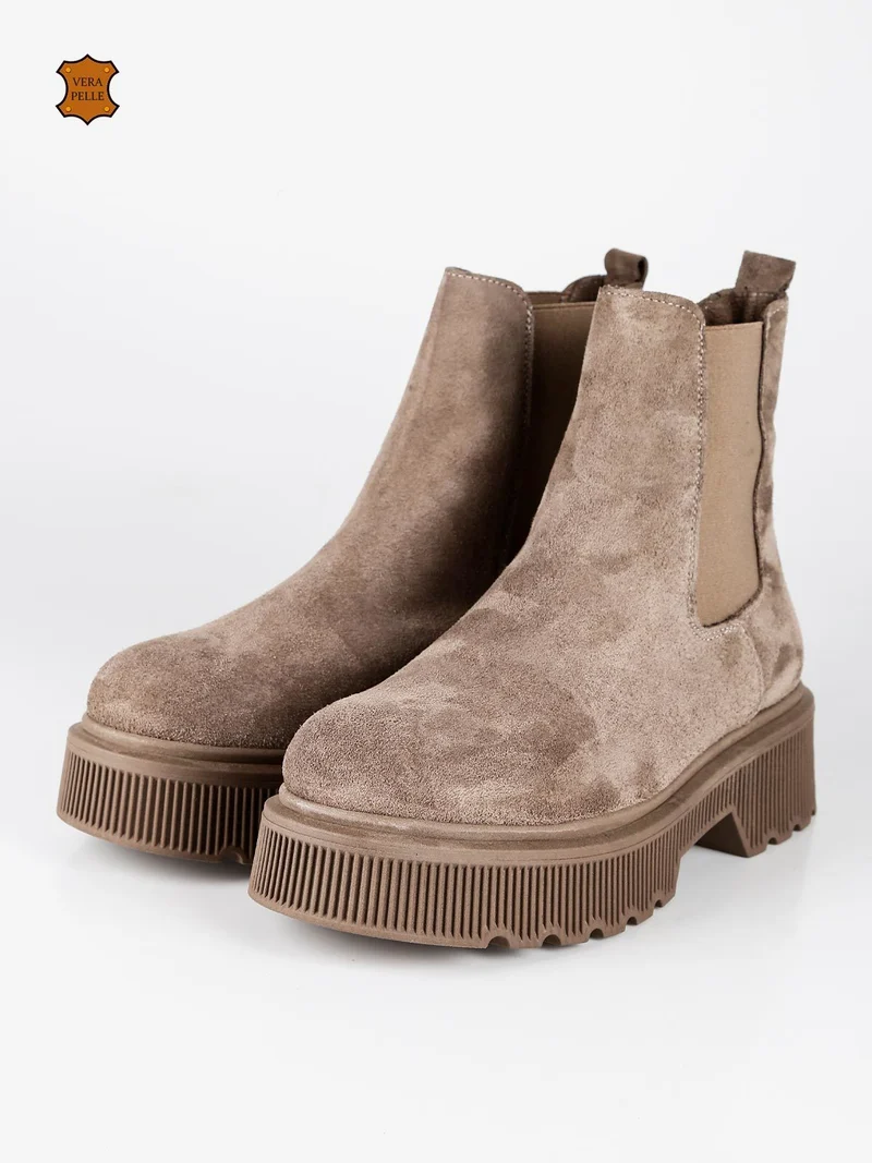 Stivaletti in pelle scamosciata chelsea con tacco e plateau - taupe