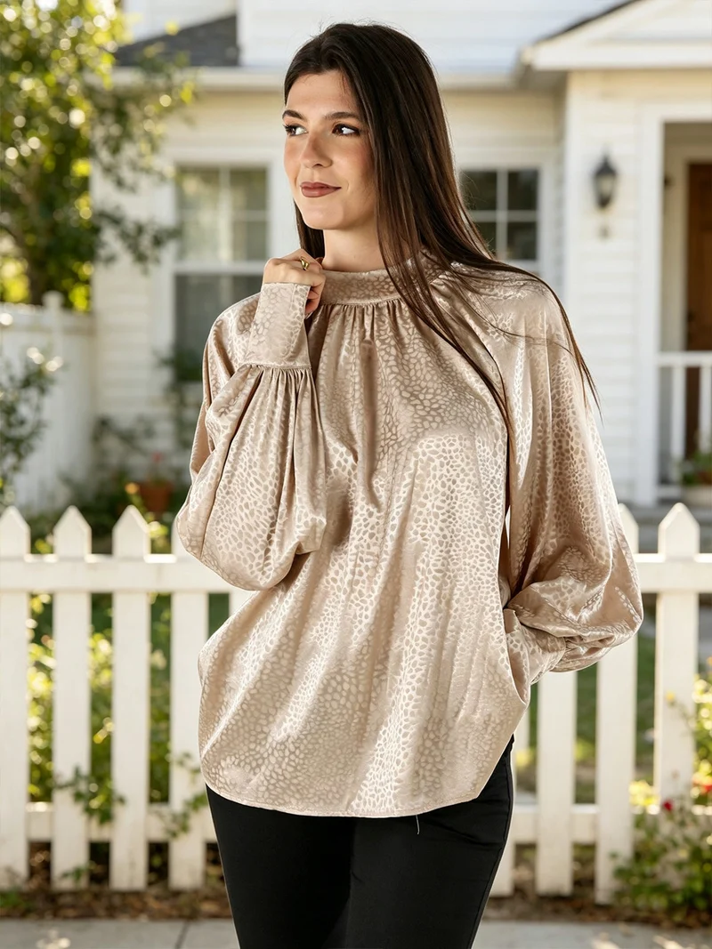 Blusa donna accollata a maniche lunghe linea curvy - nudo