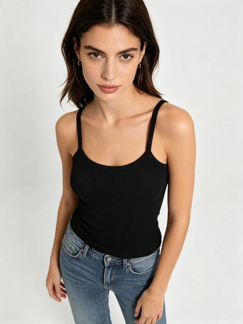Top donna a coste con spalline strette e scollo vogatore - nero