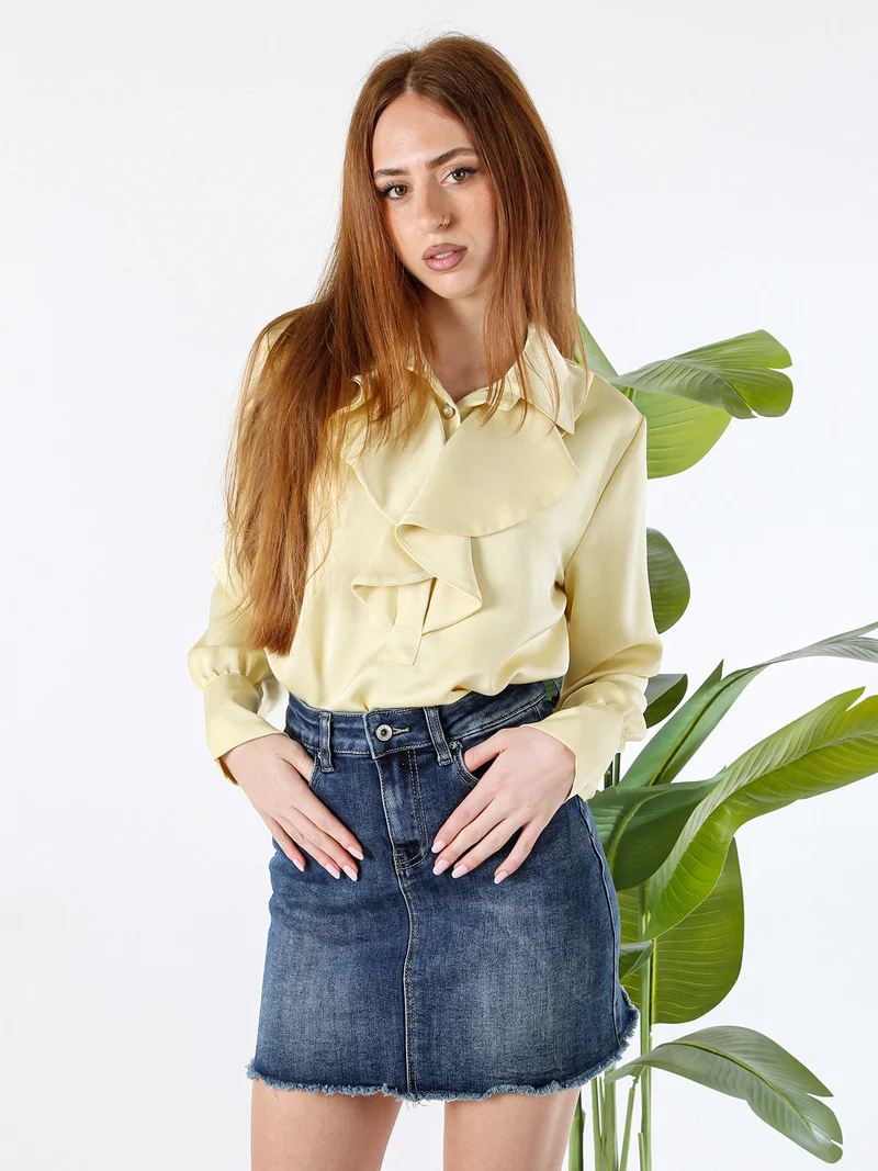 Blusa donna con bottoni di perle e volant sullo scollo - giallo