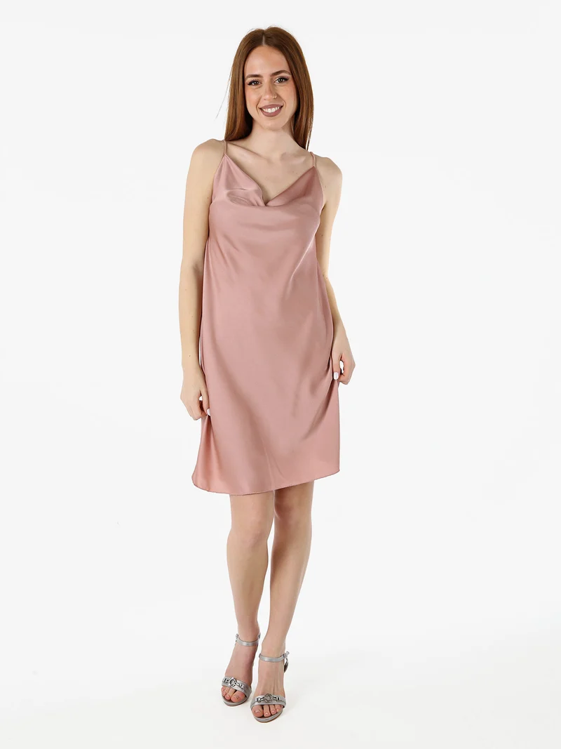 Vestito da donna con spalline sottili e scollo a cascata - rosa