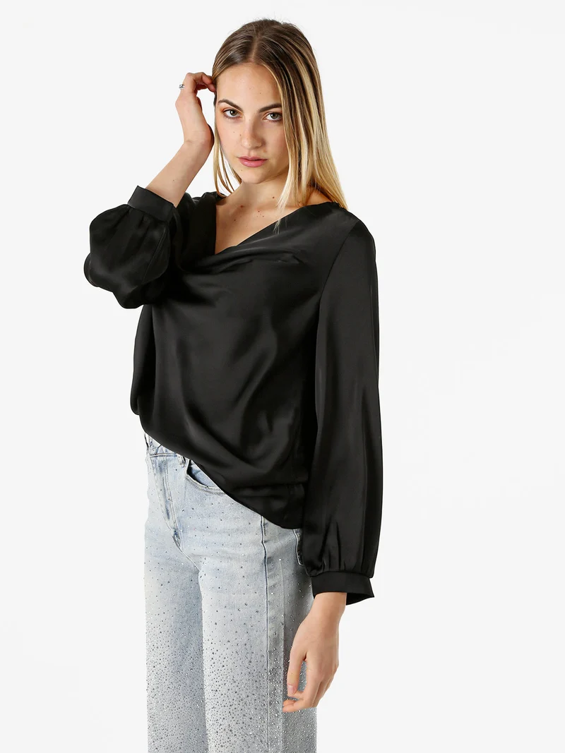 Blusa donna a maniche lunghe in tessuto simil raso con scollo a cascata - nero