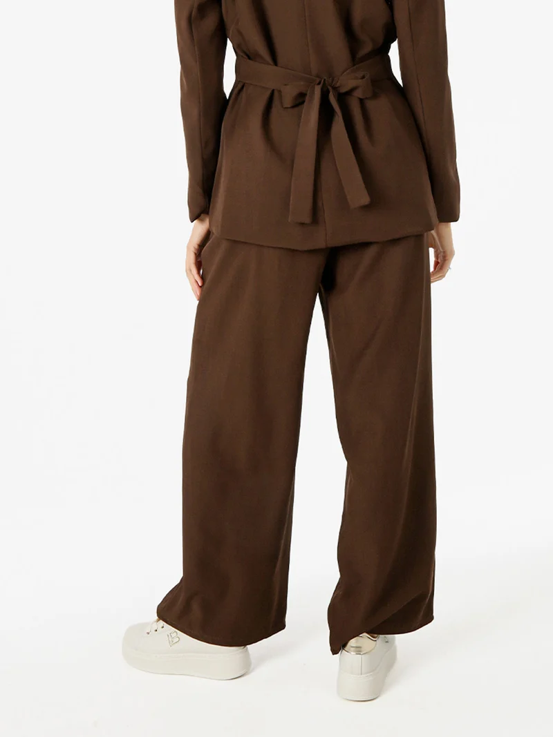 Pantaloni da donna a gamba larga e dritta - marrone