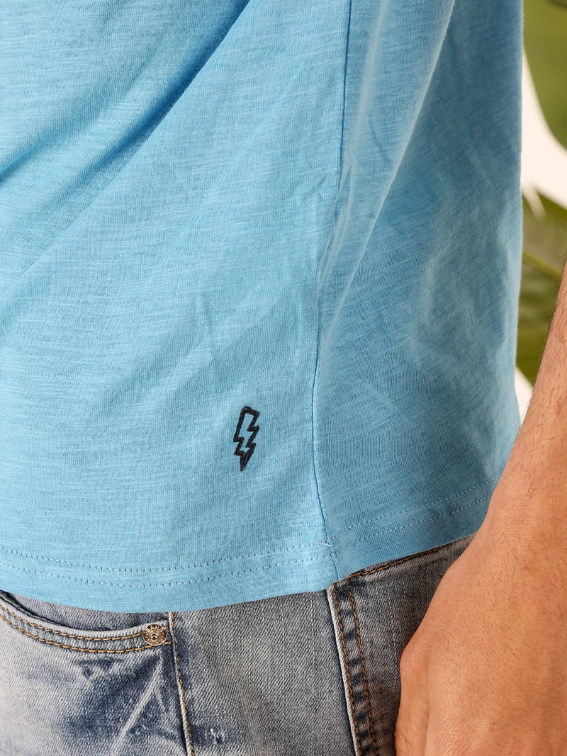 T-shirt in cotone da uomo con taschino - turchese