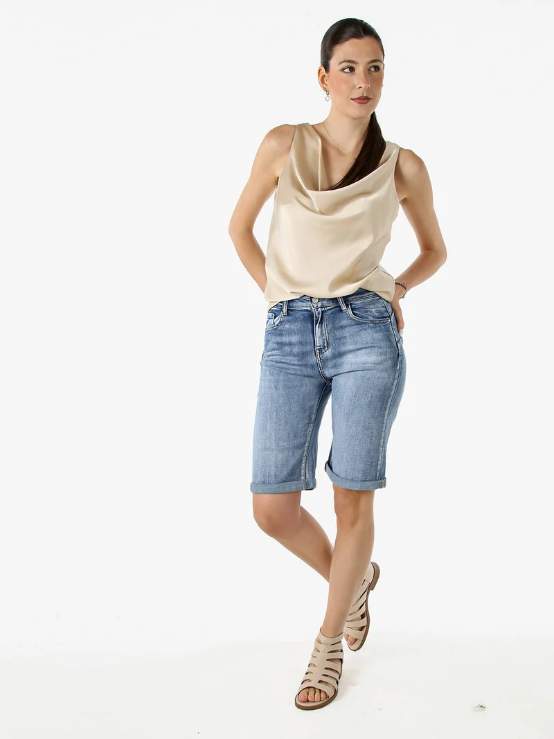 Top donna smanicato con scollo a cascata in tessuto effetto raso - beige