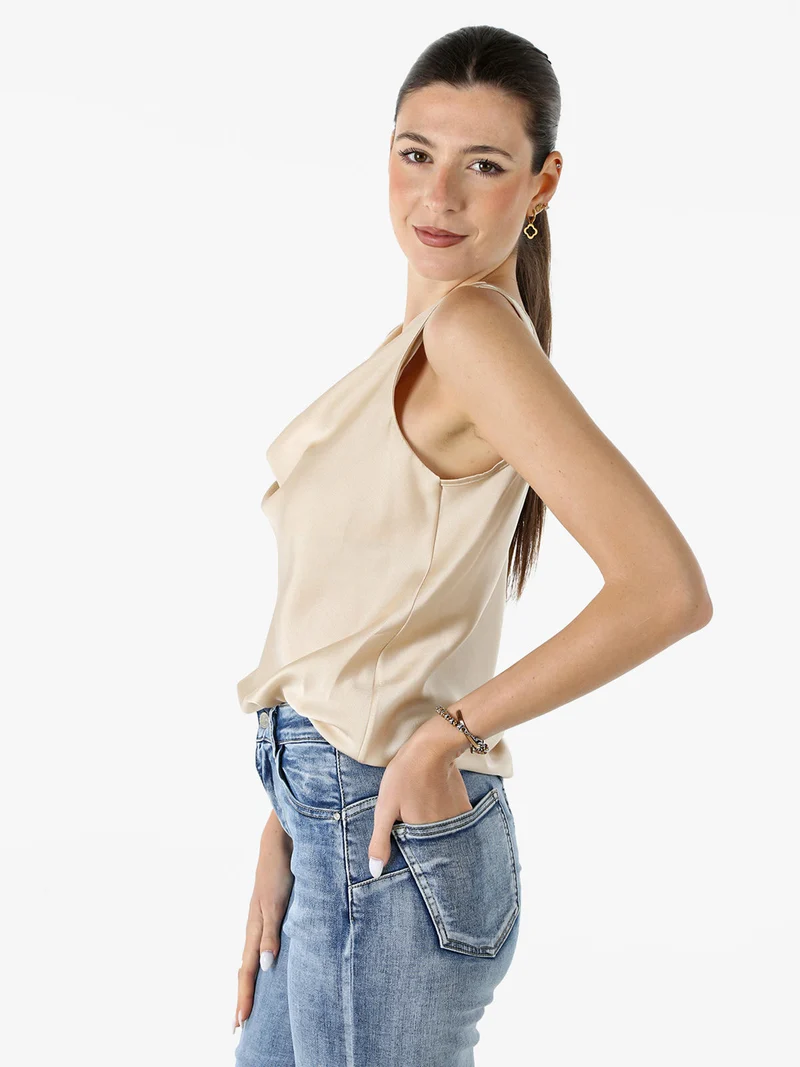 Top donna smanicato con scollo a cascata in tessuto effetto raso - beige