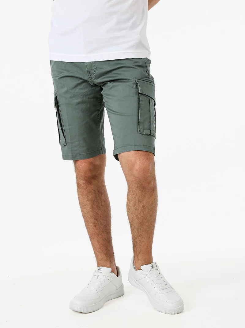 Bermuda da uomo in cotone stretch con tasconi - verde