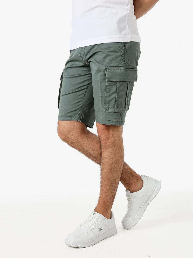 Bermuda da uomo in cotone stretch con tasconi - verde