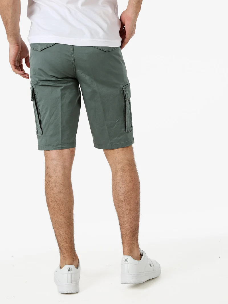 Bermuda da uomo in cotone stretch con tasconi - verde