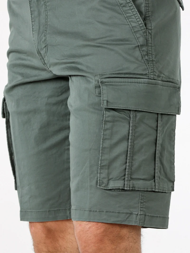 Bermuda da uomo in cotone stretch con tasconi - verde