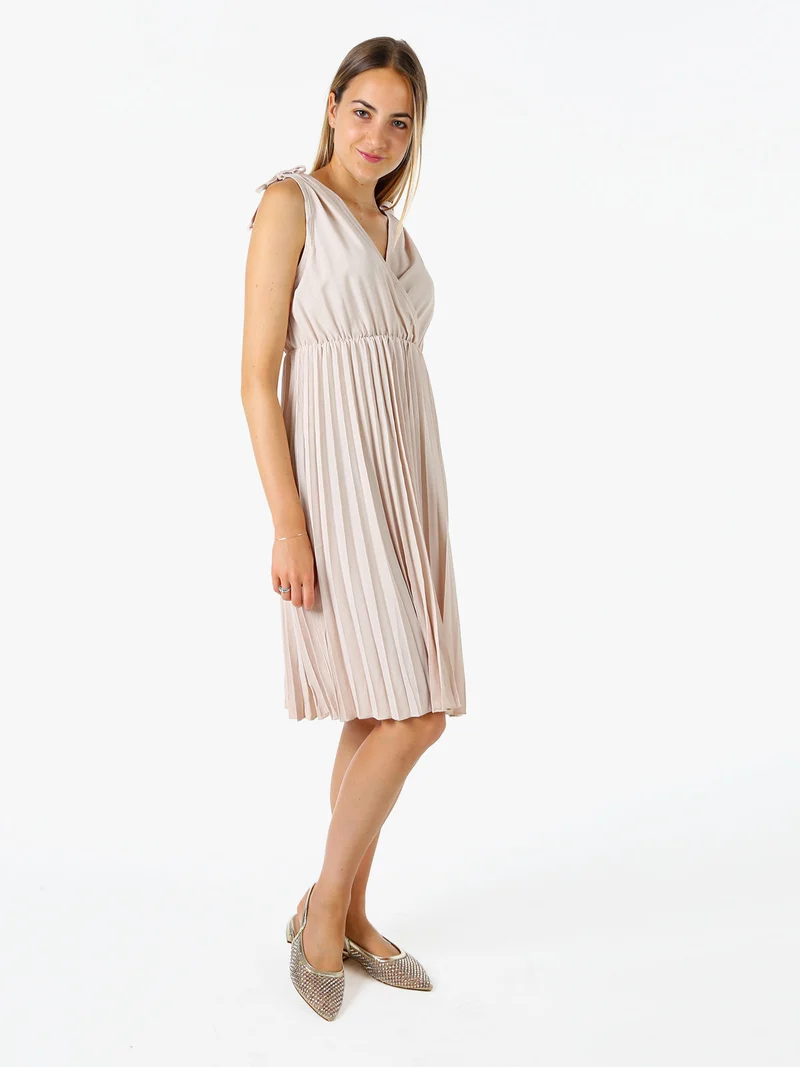 Abito donna a spalla larga con gonna plissettata - beige