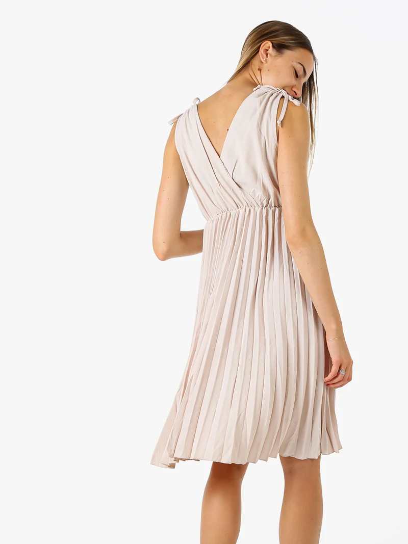 Abito donna a spalla larga con gonna plissettata - beige