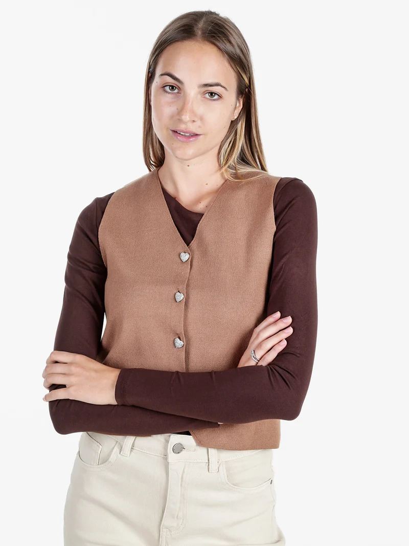 Gilet donna in maglia con bottoni gioiello a cuore - cammello