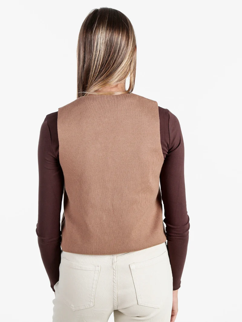 Gilet donna in maglia con bottoni gioiello a cuore - cammello