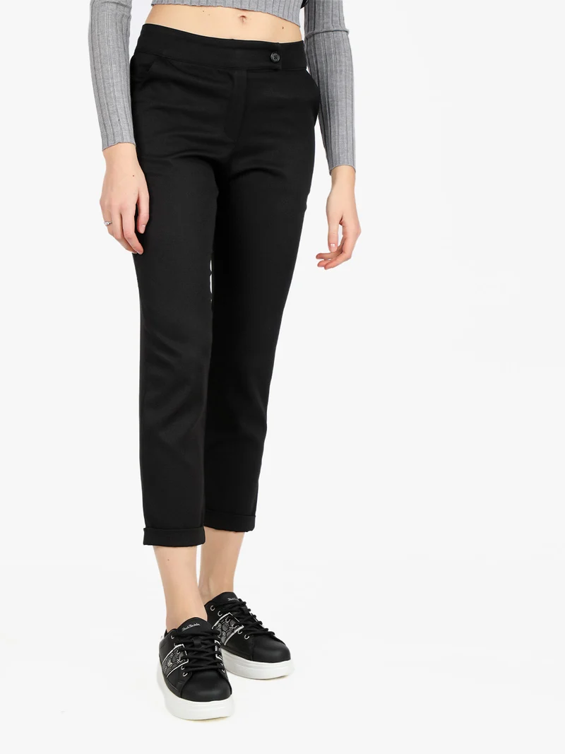 Pantaloni classici da donna a gamba dritta con risvolto finale - nero