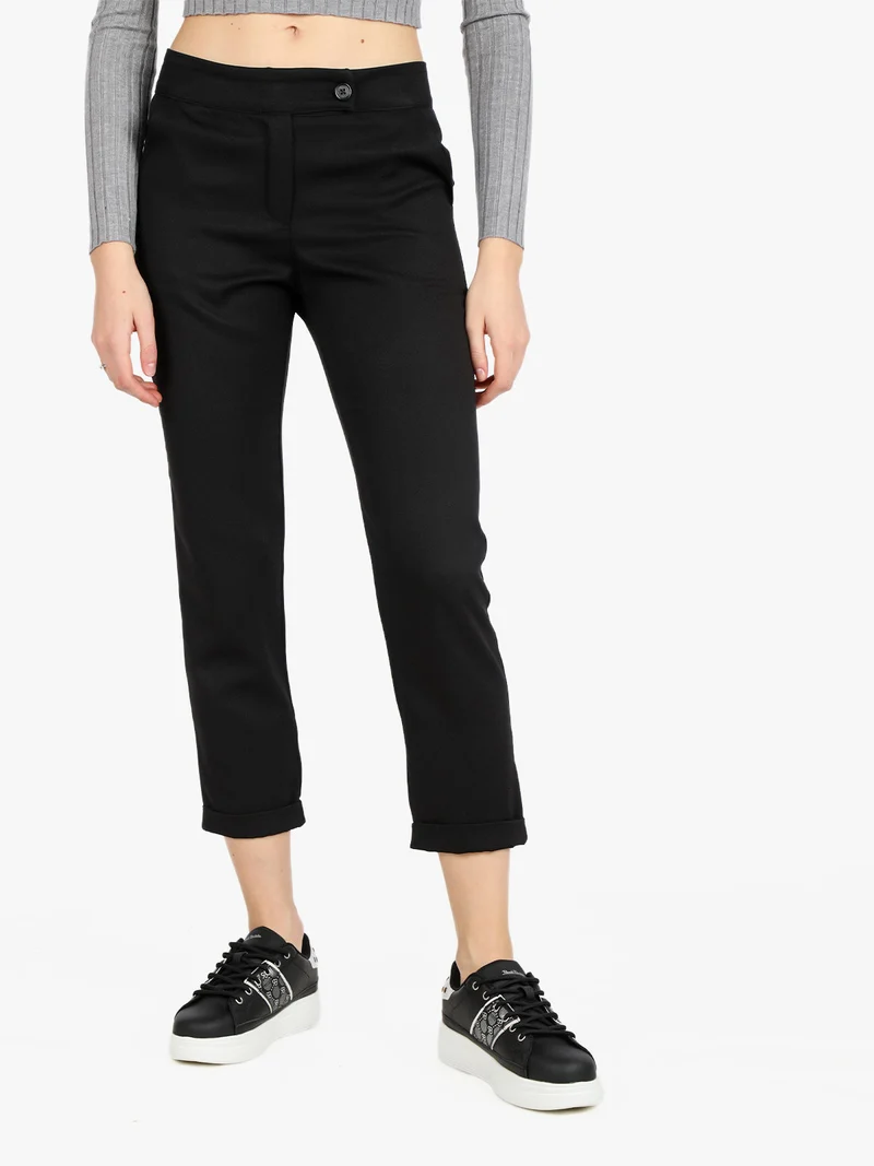 Pantaloni classici da donna a gamba dritta con risvolto finale - nero