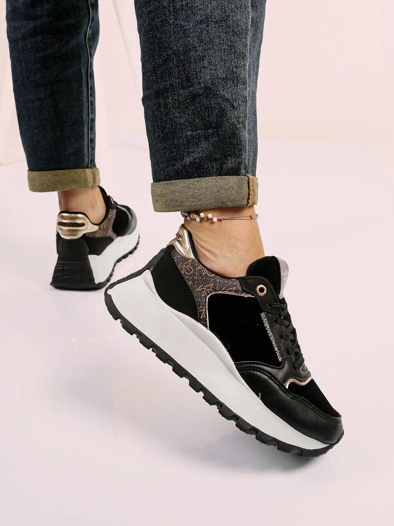Sneakers donna stringate con platform - nero