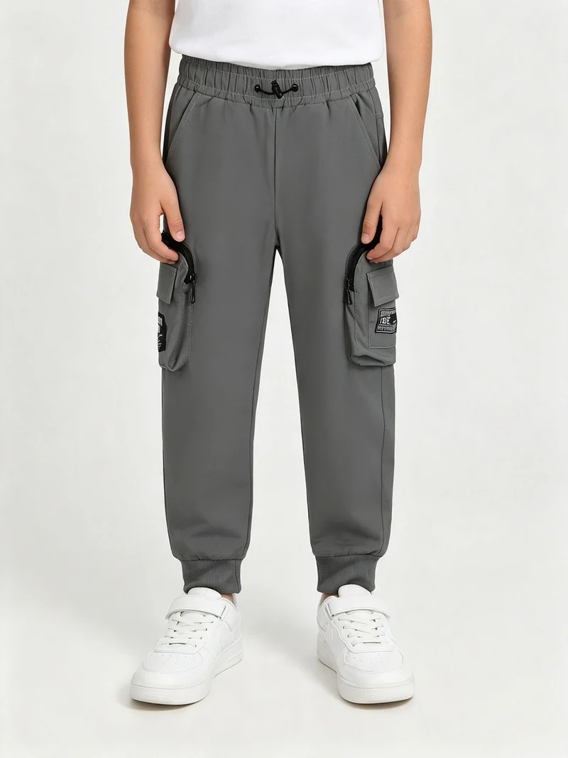 Pantaloni da bambino con tasconi e polsini alle caviglie - grigio