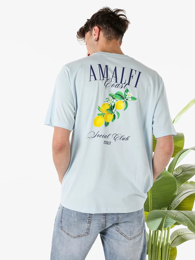 T-shirt in cotone da uomo con stampa AMALFI davanti e dietro - azzurro